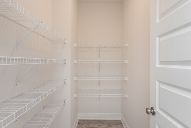 Building Photo - 9599 Pebble Stone Dr
