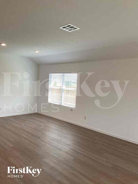 Building Photo - 31641 Acacia Vis