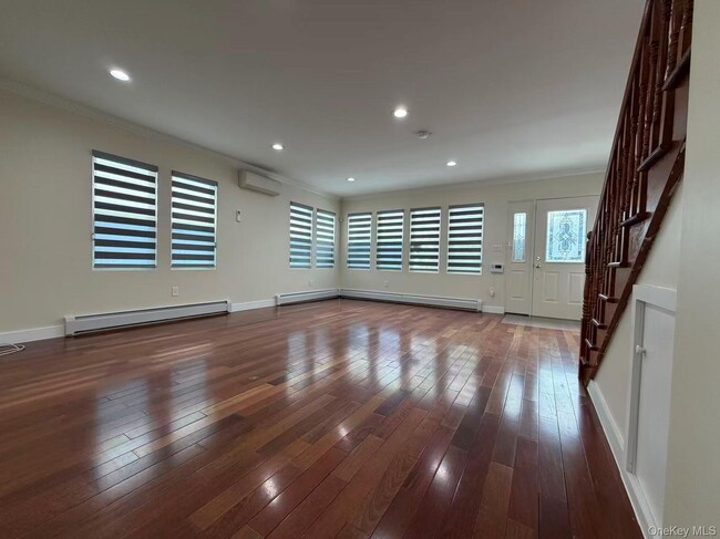 Building Photo - 30 Herkomer St