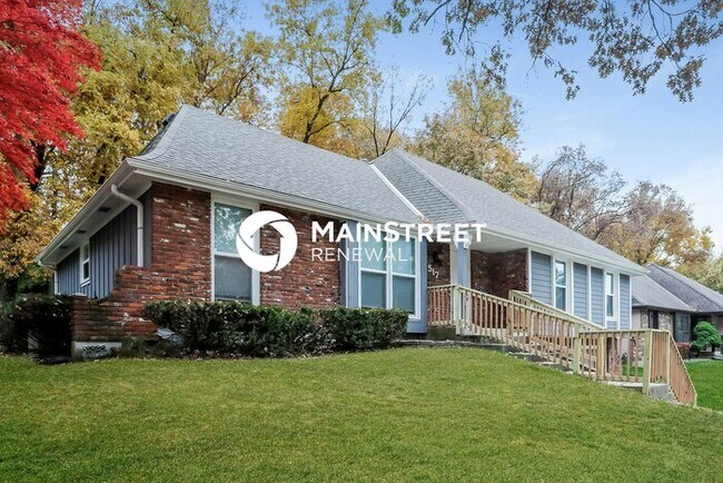 Building Photo - 5 Bedroom Pet-Friendly Home in LIBERTY, MO...
