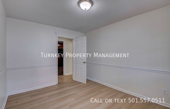 Building Photo - 2511 Montreal Dr