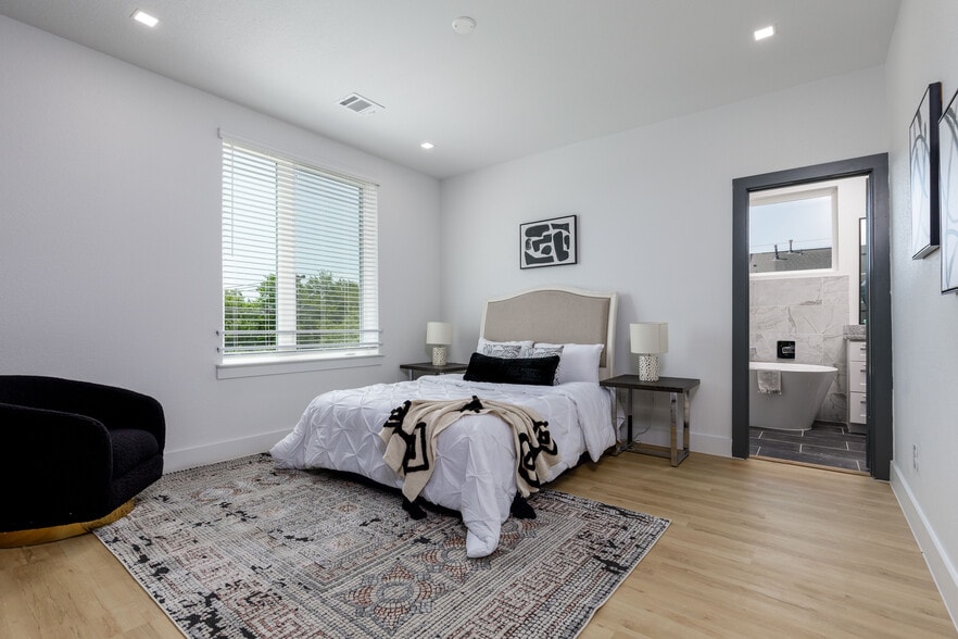 Building Photo - 2801 Weisenberger St