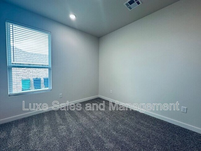 Building Photo - 16305 Villa Valeria Way