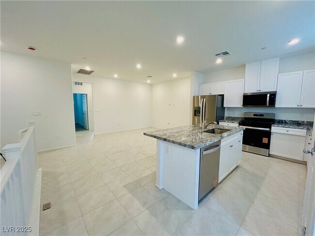 Building Photo - 1163 Heliodor Ave