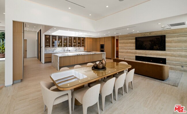 Building Photo - 365 Trousdale Pl