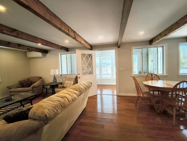 Building Photo - 1330 Lake St