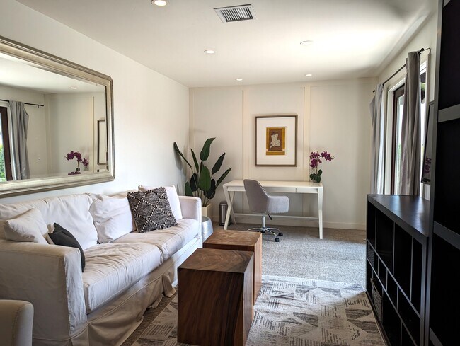 Building Photo - 850 Santa Hidalga