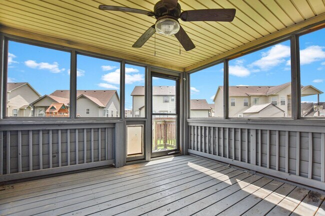 Building Photo - Pet Friendly Three Bedroom!