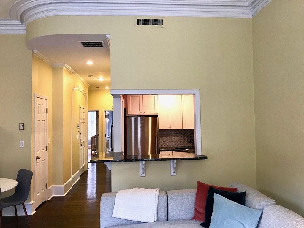 Building Photo - 241 Beacon St