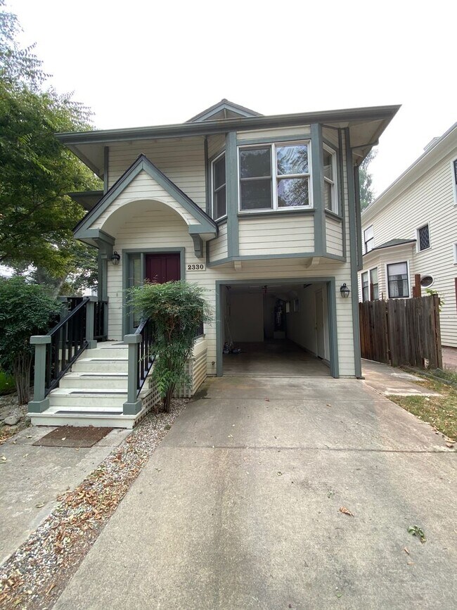 Building Photo - 2330 I St