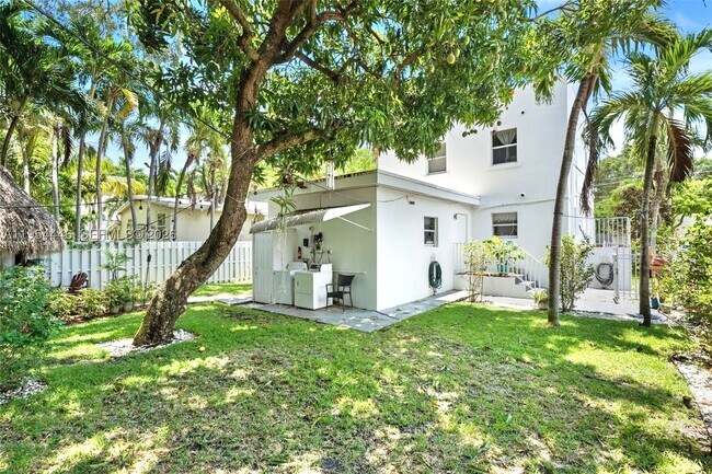 Building Photo - 555 NE 70th St