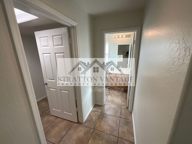 Building Photo - 15582 W Rio Vista Ln