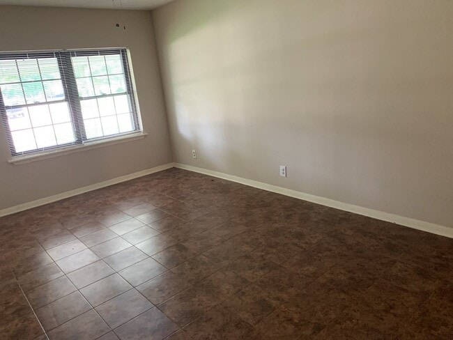 Building Photo - 618 Overbluff St