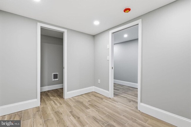 Building Photo - 4313 Teesdale St