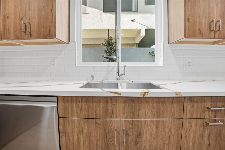 Building Photo - 1820 Prosser Ave