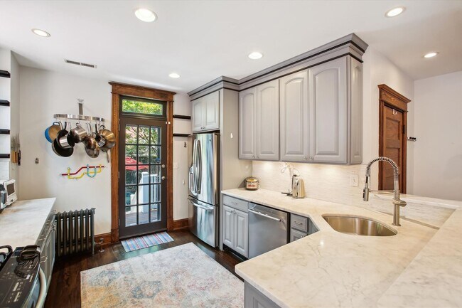 Building Photo - Stunning 3BR+, 3.5BA Capitol Hill Home wit...