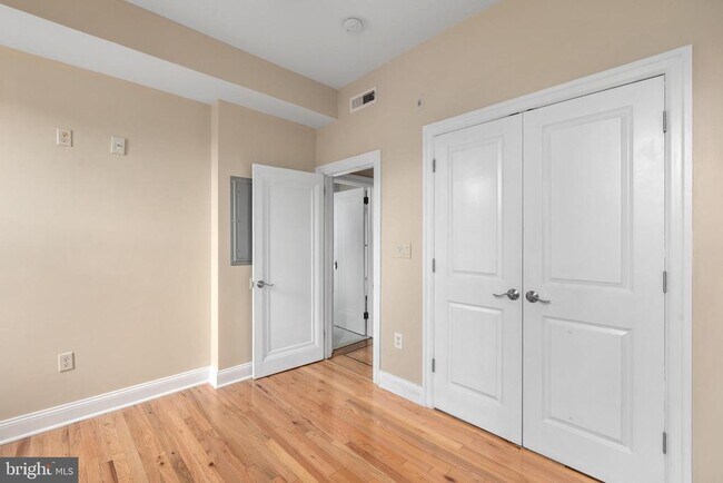 Building Photo - 309 E Girard Ave