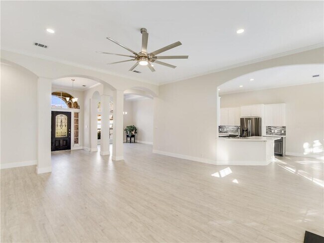 Building Photo - 207 Tellus St