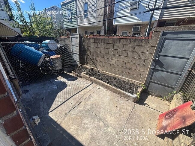 Building Photo - 2038 Dorrance St