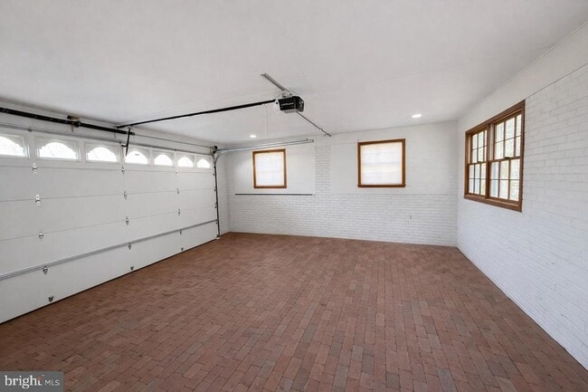 Building Photo - 6223 Loch Raven Dr