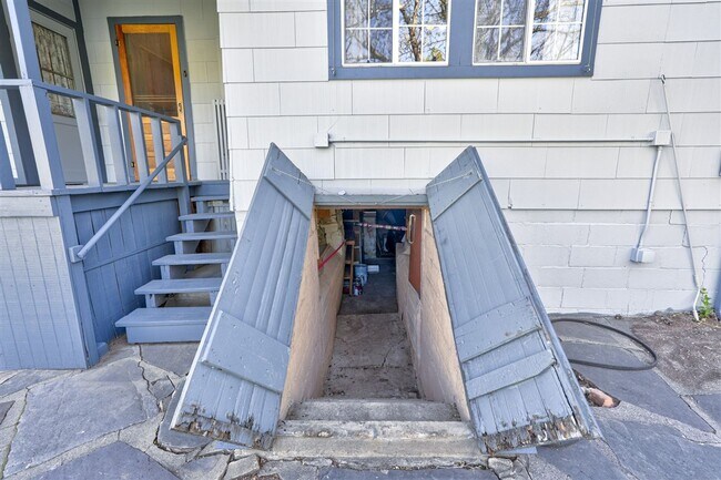 Building Photo - Historic Mount Vernon 4x1.5 Home Steps from Downtown Prescott