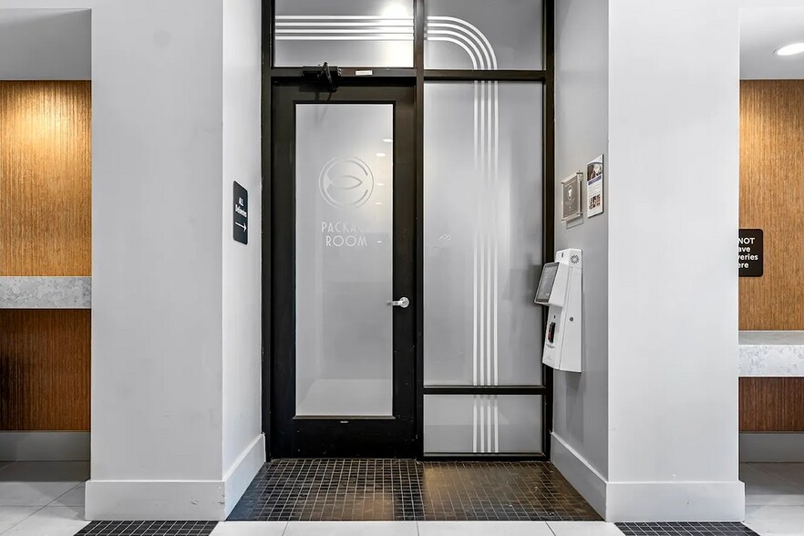 Building Photo - 1345 E 15th St