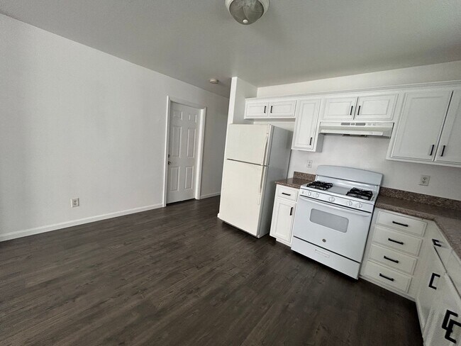 Building Photo - 1748-1750 Garden