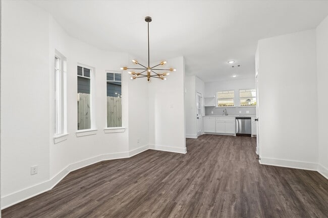 Building Photo - 227 S Broadway St