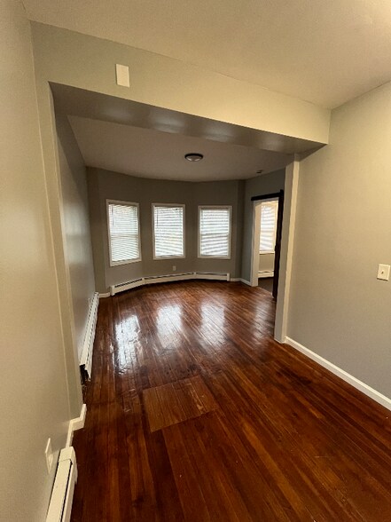 Building Photo - 19 Shepard St