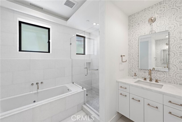 Building Photo - 2340 Crestview Dr