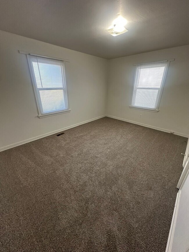Building Photo - Beautiful 2 Bedroom 1 Bath House!!!! #1055