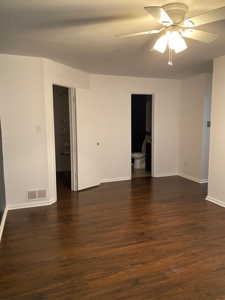 Building Photo - 425 Atlanta Ct