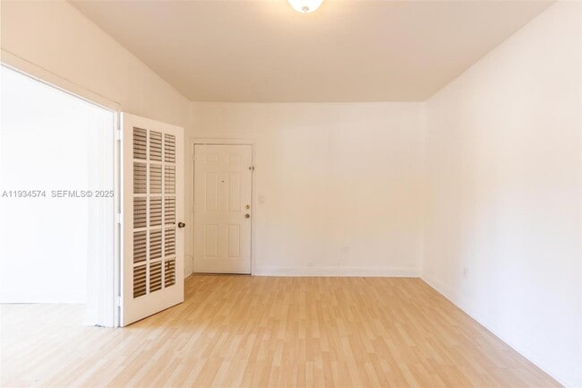 Building Photo - 86 NE 50th Terrace