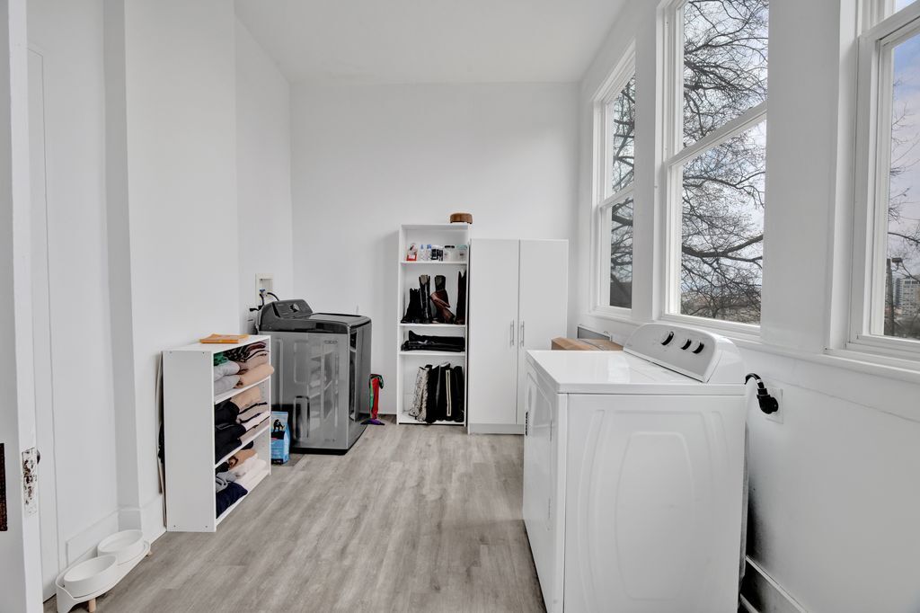 Building Photo - 2134 16th Ave S