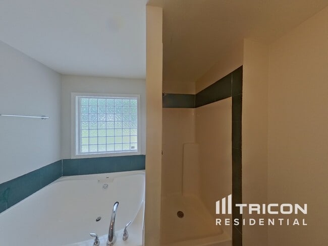 Building Photo - 455 Abbey Pl
