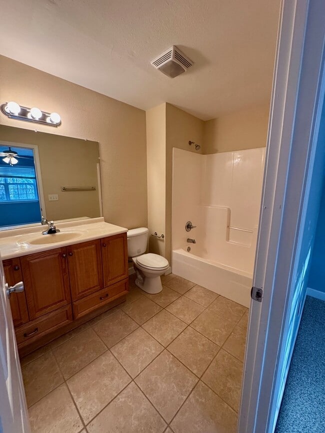 Building Photo - 208 Sawyer Ln