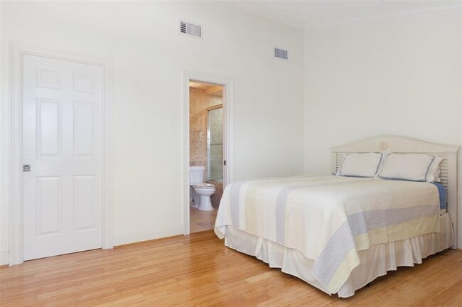 Building Photo - 11820 Capri Cir S