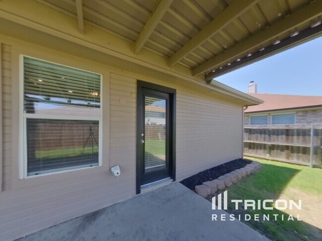 Building Photo - 9600 Orinda Dr