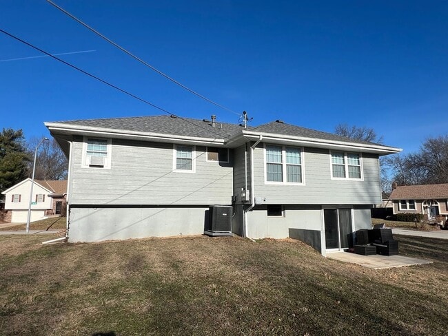 Building Photo - Coming Soon: Spacious 3-Bed/2-Bath Home in Independence!