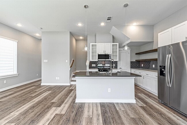 Building Photo - 6725 Parker Oaks Ln