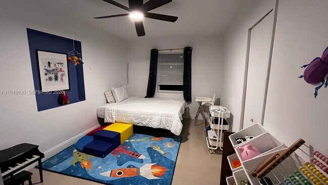 Building Photo - 320 S 28th Ave