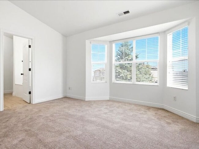 Building Photo - DRAPER  BEAUTIFUL 3 BED 2.5 BATH TOWNHOME
