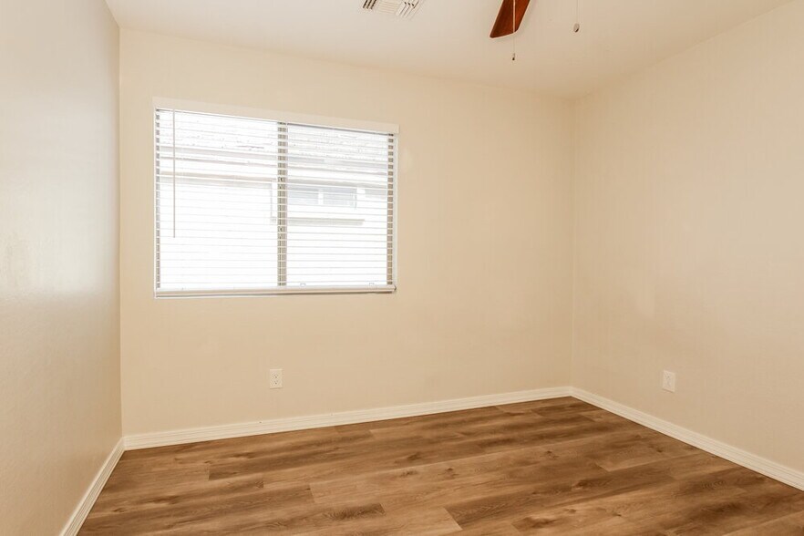 Building Photo - 6815 N 129th Dr