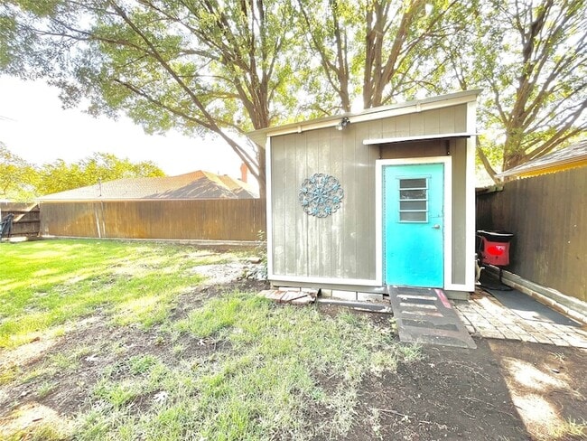 Building Photo - 1328 Kings Row