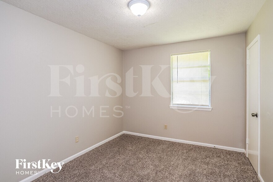 Building Photo - 16635 David Glen Dr