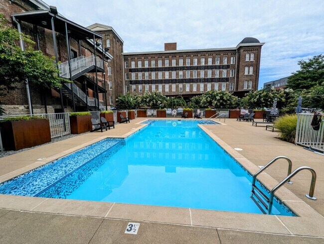 Building Photo - Amazing Germantown Loft in Historic Wertha...