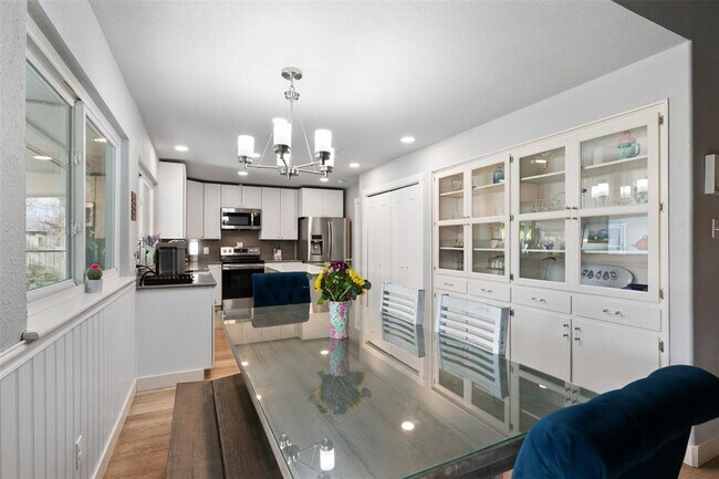 Building Photo - 117 Shady Oak Dr