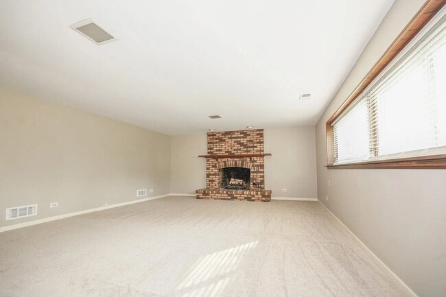 Building Photo - 1329 Stonegate Rd