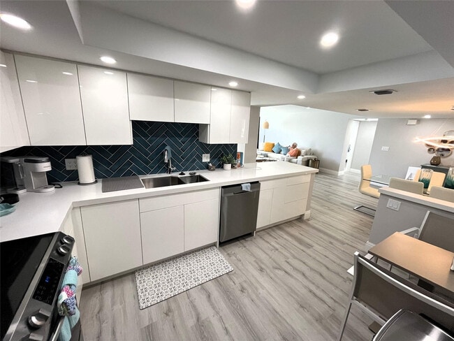 Building Photo - 3500 Galt Ocean Dr