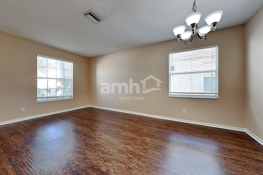 Building Photo - 443 Sand Ridge Dr